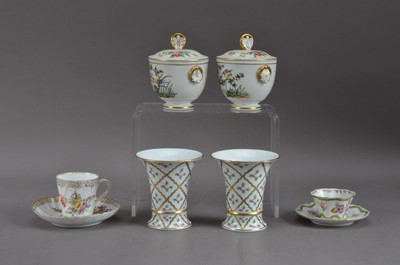 Lot 230 - A small collection of Continental porcelain