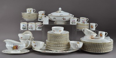 Lot 234 - A large collection of 20th century Royal Worcester Delecta dinner and tea and coffee wares