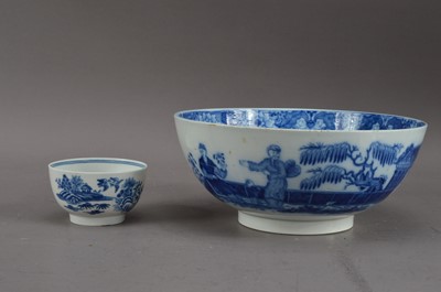 Lot 251 - An 18th century Worcester transferware tea cup