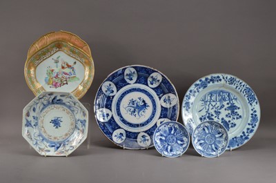 Lot 264 - A collection of Chinese ceramics