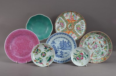 Lot 270 - A collection of Chinese ceramics