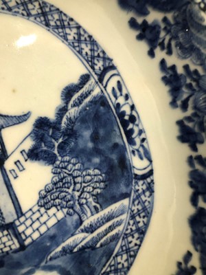 Lot 276 - A 19th century Chinese ceramic export-ware blue and white dish