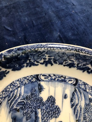 Lot 276 - A 19th century Chinese ceramic export-ware blue and white dish