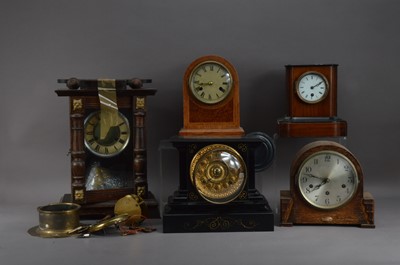 Lot 332 - A collection of mantle clocks
