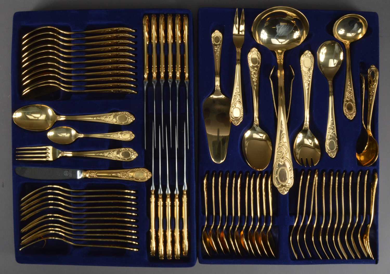 Lot 400 - A 23/24 Karat Hartvergoldet cutlery set by Solingen