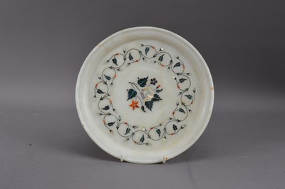 Lot 424 - A circular Pietra dura marble tray