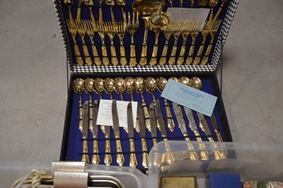 Lot 354 - A collection of assorted items