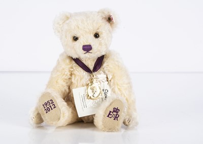 Lot 4 - A Steiff limited edition Queen Elizabeth II Diamond Jubilee teddy bear
