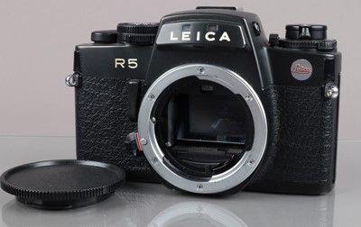 Lot 514 - A Leica R5 SLR Camera Body