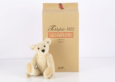 Lot 41 - A Steiff limited edition replica 1922 teddy bear