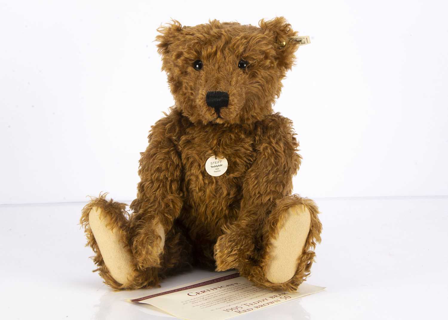 Lot 45 - A Steiff limited edition replica 1905 red brown teddy bear