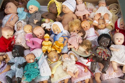 Lot 146 - Thirty-eight small baby dolls