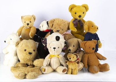 Lot 165 - Eight modern Merrythought teddy bears