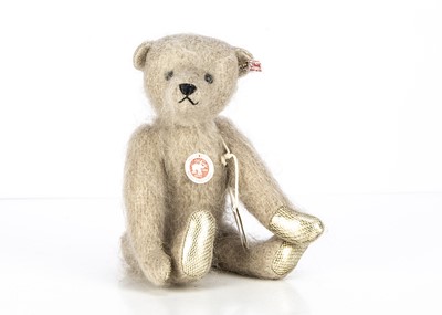 Lot 196 - A Steiff limited edition Bellamy Paradise teddy bear