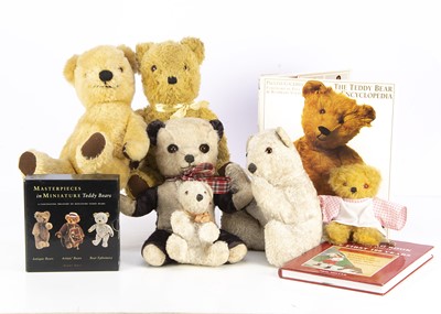Lot 202 - A selection of vintage teddy bears