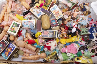 Lot 265 - A large quantity of small dolls and novelties