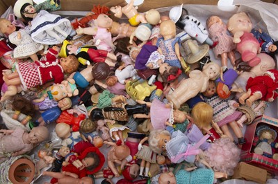Lot 266 - A large quantity of small dolls