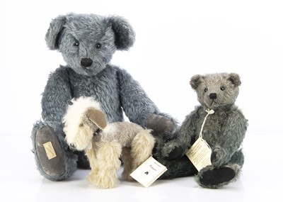 Lot 395 - A Bear Bits Newton artist teddy bear