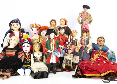 Lot 413 - Various dolls