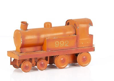 Lot 421 - A 1930s tinplate floor train