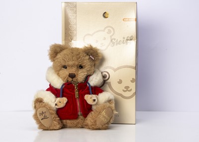 Lot 473 - A Steiff limited edition Harrods Benjamin Christmas teddy bear