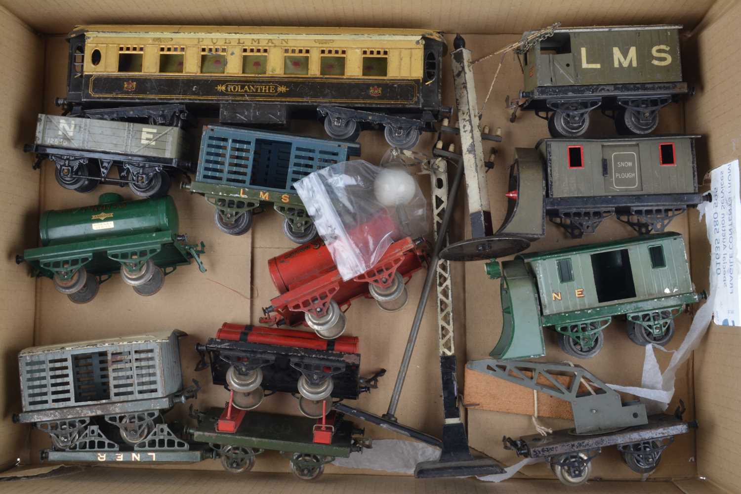 Lot 12 - Hornby 0 Gauge Rolling Stock Track and Scenic Accoutrements (qty)