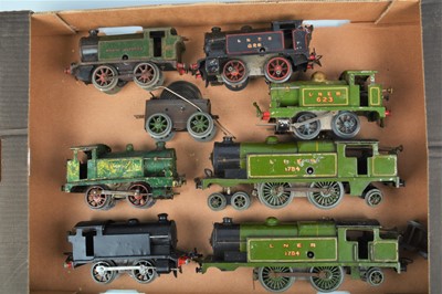 Lot 22 - A Hornby 0 Gauge clockwork (mostly) LNER Locomotive 'Project Box' (9)