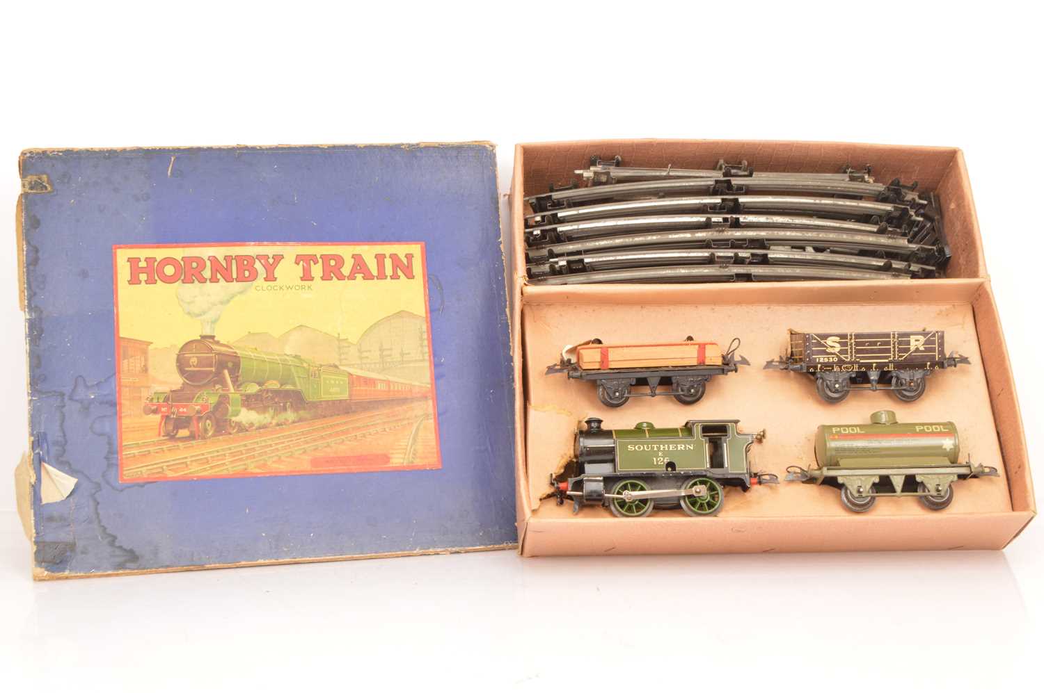 Lot 91 - A boxed Hornby 0 Gauge clockwork immediate Post-War-issue No 201 SR Goods Train Set