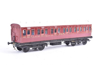 Lot 101 - Kitbuilt 0 Gauge SECR maroon Third/First Compartment Coach