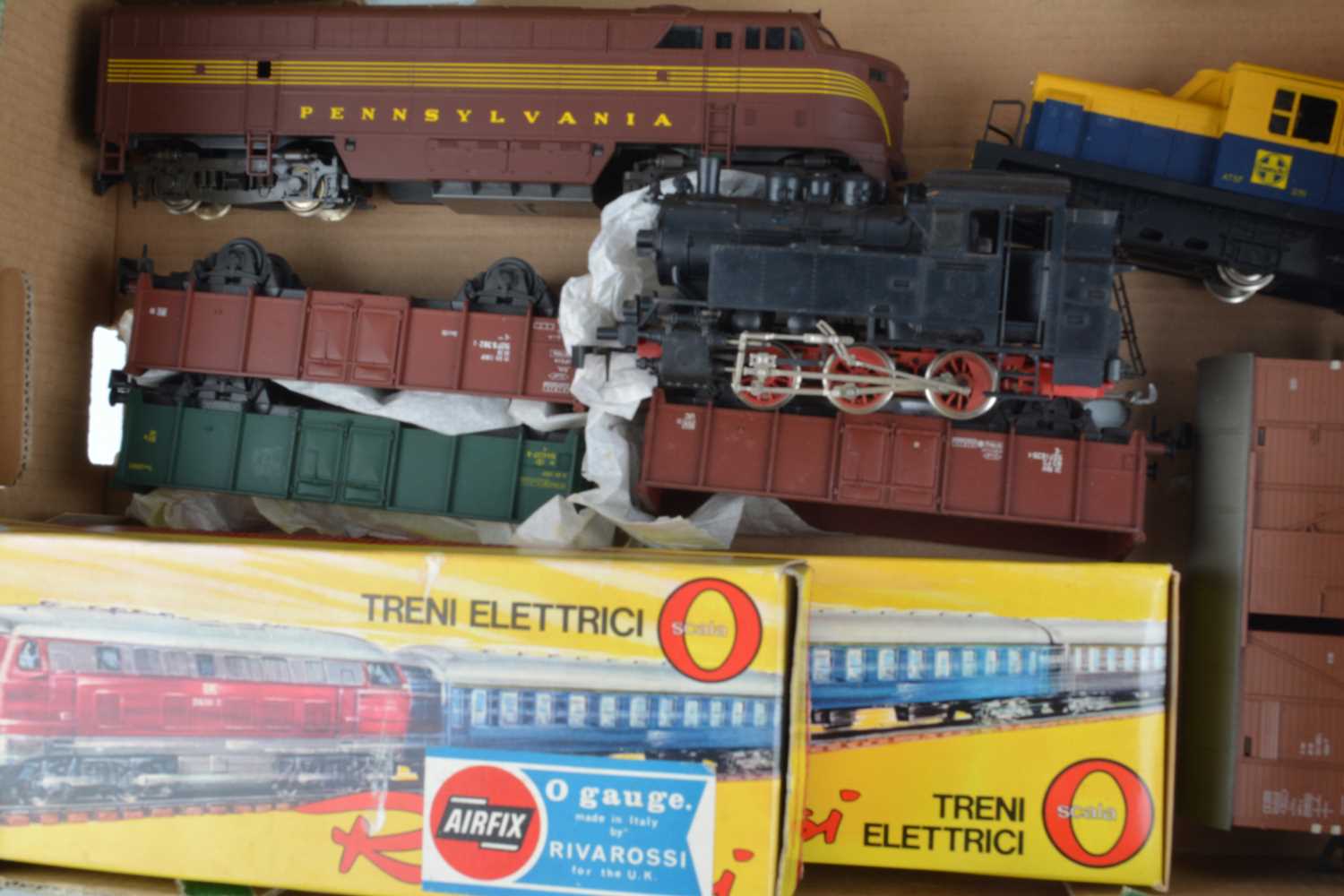 Lot 209 - Rivarossi 0 Gauge Locomotives and Rolling Stock (4)