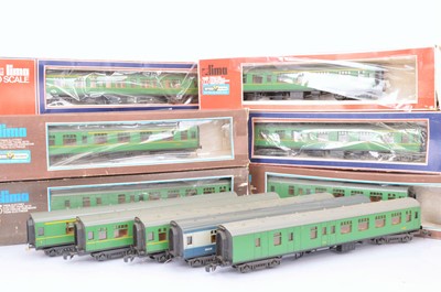 Lot 217 - Lima 0 Gauge BR (SR) green Coaches and other Rolling Stock (22)