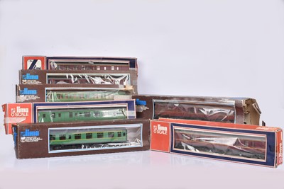 Lot 225 - Lima 0 Gauge Coaches 