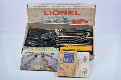 Lot 265 - Late-issue Lionel 0 gauge electric Train Set and additional Stock (2 boxes)