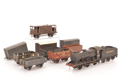 Lot 278 - A scratch-built 0 Gauge clockwork SR 'Q' class 0-6-0 Locomotive and Tender with LMC Freight Stock (11)