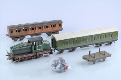 Lot 376 - A mixed lot of Gauge 1 Diesel Locomotive and Coach and 0 Gauge Bowman Stock (5)