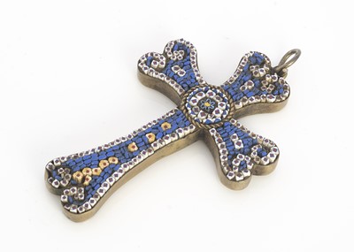 Lot 5 - An Italian micro mosaic cross pendant