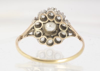 Lot 43 - An old cut diamond cluster ring