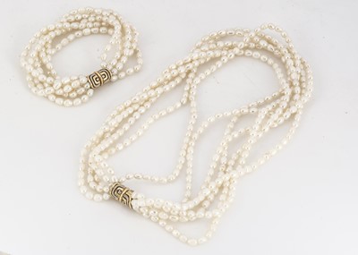 Lot 80 - A matching set of 18ct gold and freshwater pearl necklace and bracelet