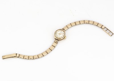 Lot 85 - A 9ct gold lady's Gradus wristwatch