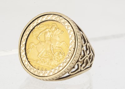 Lot 102 - An Elizabeth II half sovereign in a 9ct gold ring mount