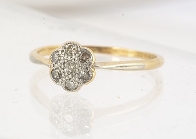 Lot 110 - An Art Deco diamond flower head ring