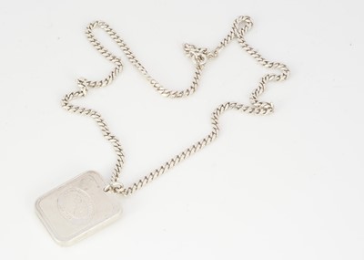 Lot 127 - A silver ingot and chain