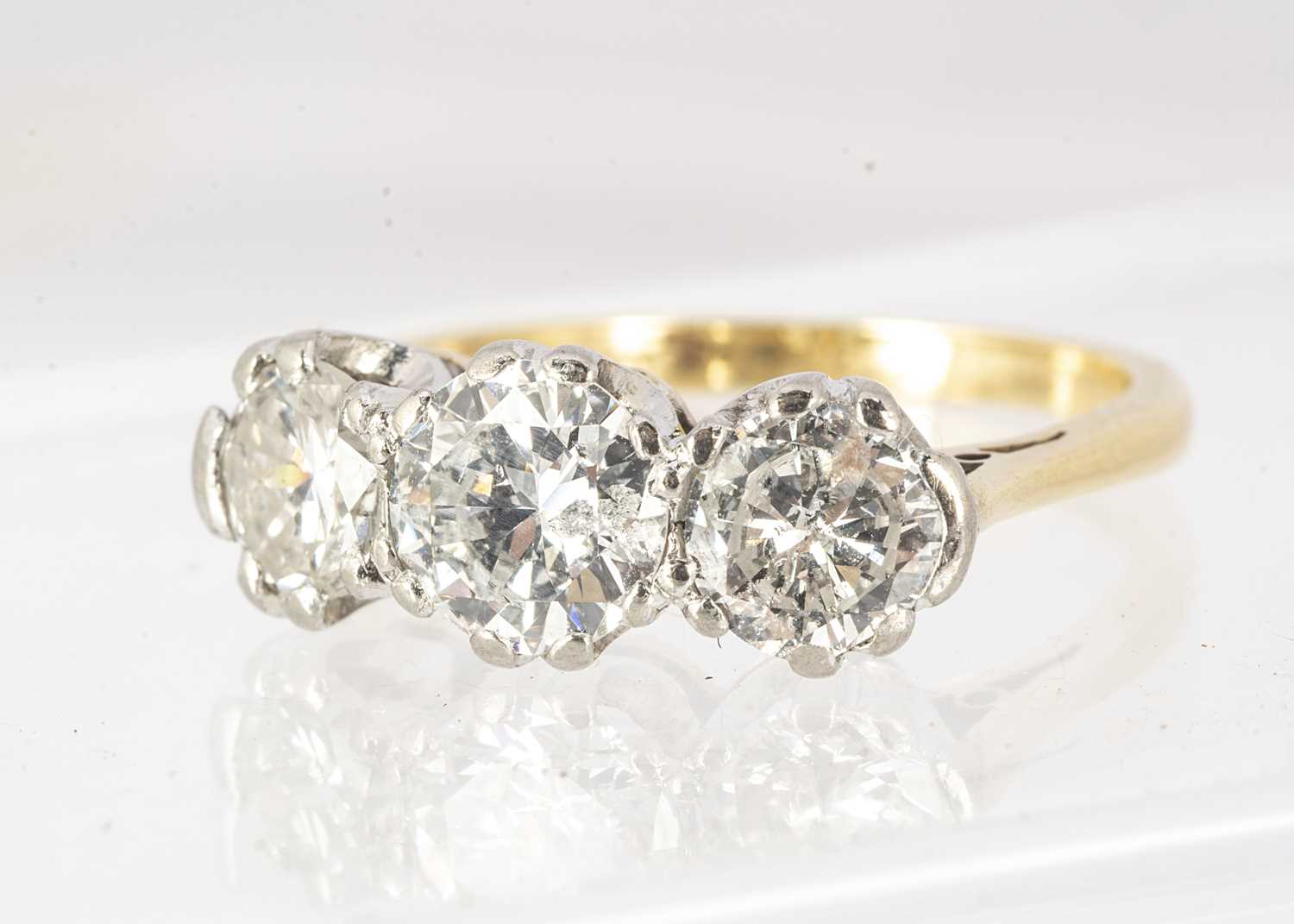 Lot 129 - A three stone diamond ring
