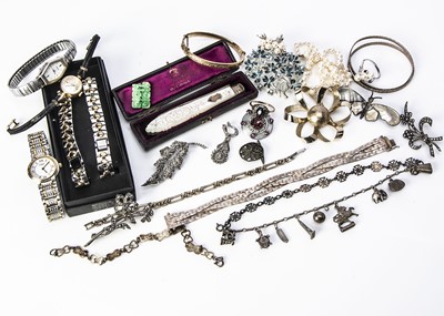 Lot 136 - A collection of silver and costume jewels