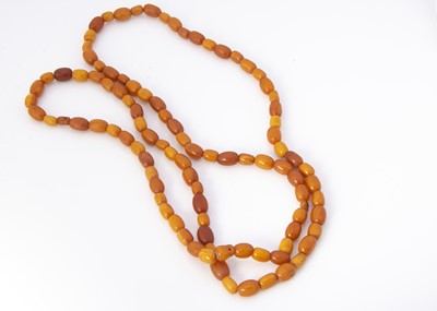 Lot 137 - A partly uniform butterscotch amber necklace