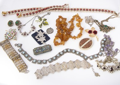 Lot 146 - A collection of costume jewels