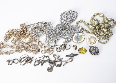 Lot 149 - A collection of various costume jewels