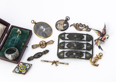 Lot 154 - A small collection of 9ct, silver and costume jewels
