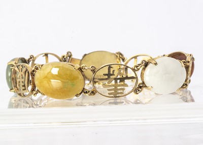 Lot 156 - A Chinese 14K marked yellow metal and hardstone bracelet