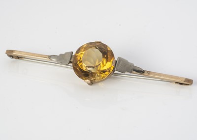 Lot 158 - An Art Deco citrine bar brooch